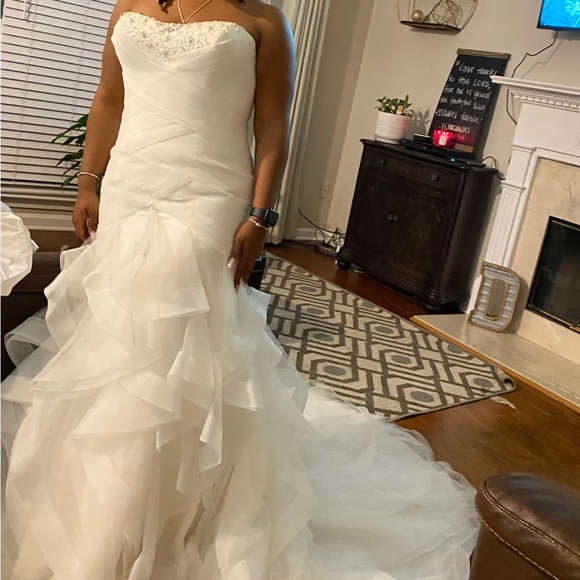Wedding dress - Picture 1 of 3